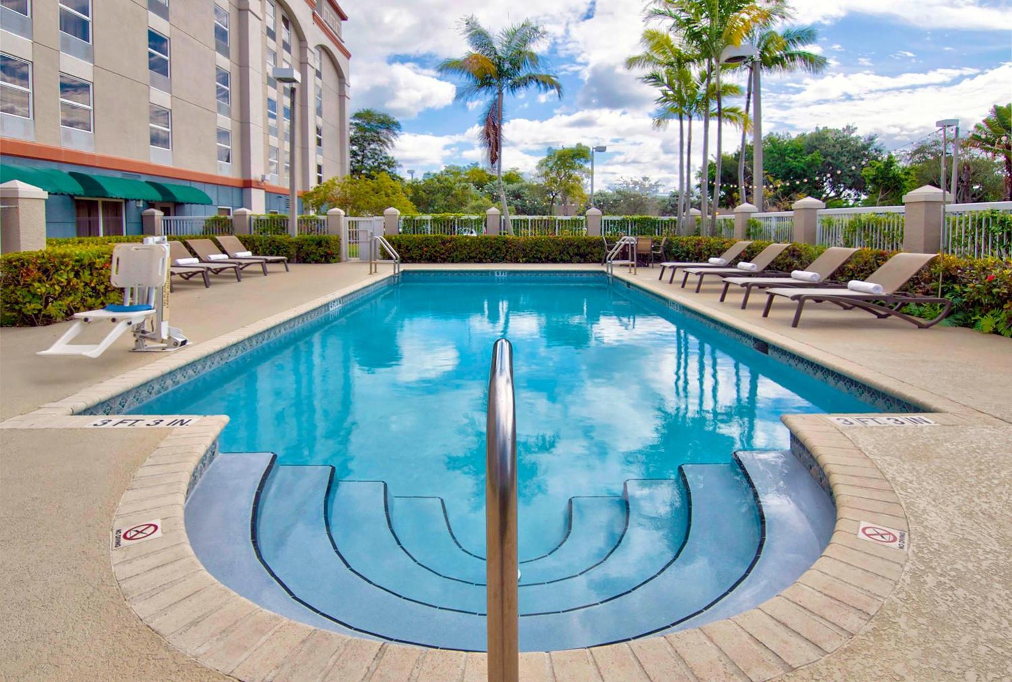 Hampton Inn Ft Lauderdale Airport North Cruise Port Форт-Лодердейл Екстер'єр фото