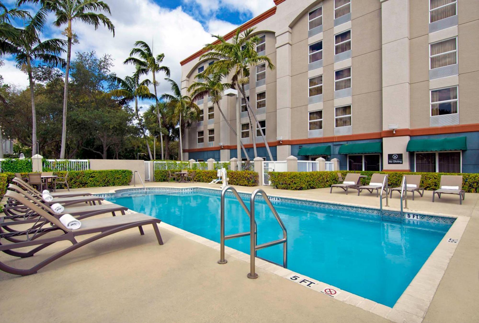 Hampton Inn Ft Lauderdale Airport North Cruise Port Форт-Лодердейл Екстер'єр фото
